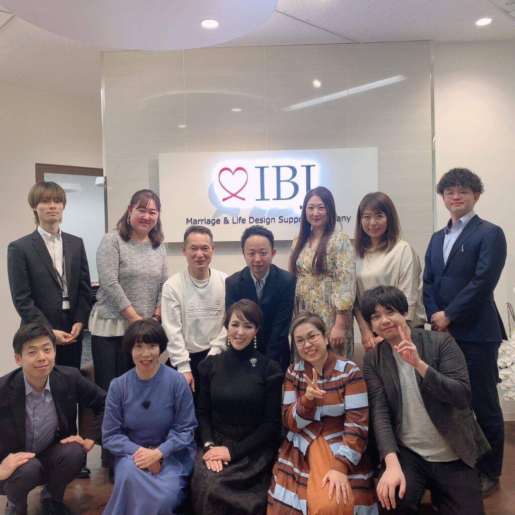 和歌山の結婚相談所婚活サロンテマリアージュIBJ関西支社での集合写真